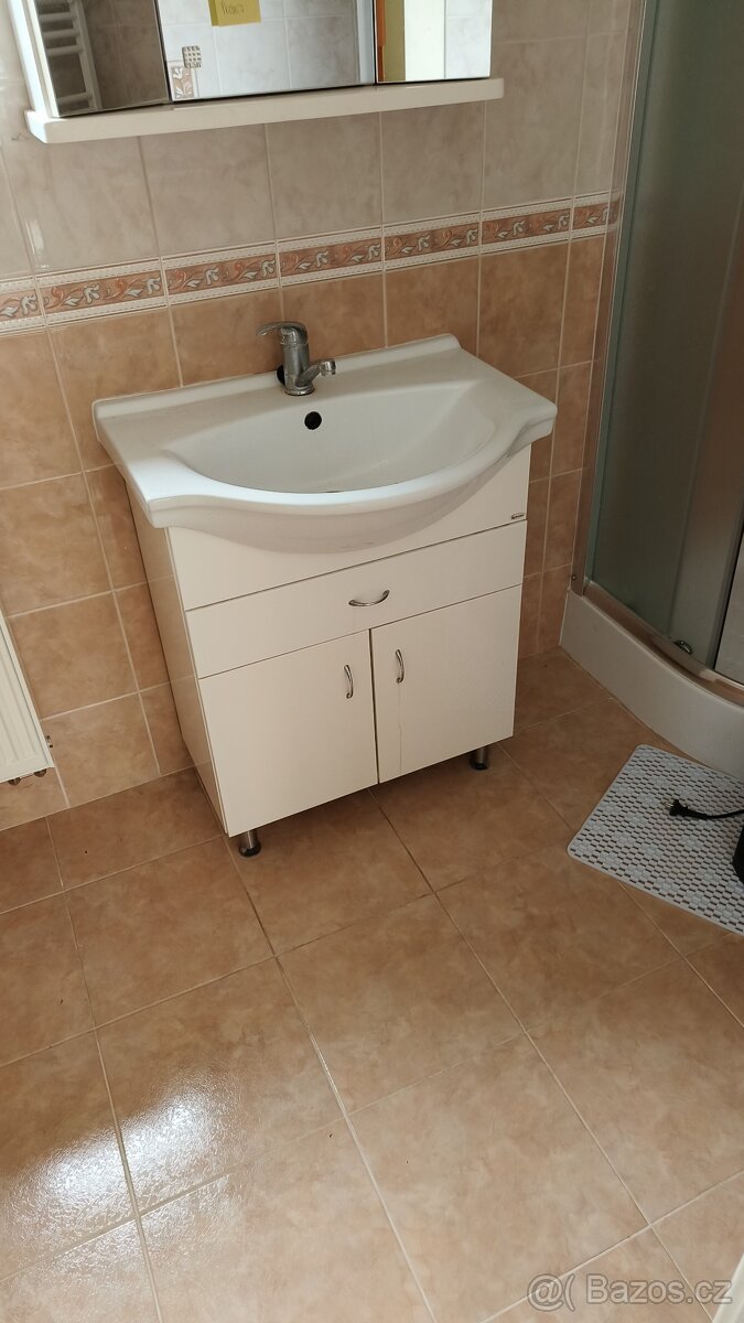Skřínka pod ubyvadlo včetně umyvadla