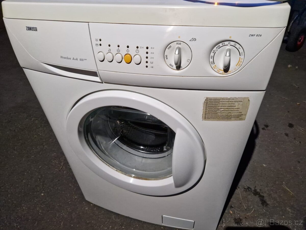 Pracka bocni plneni Zanussi