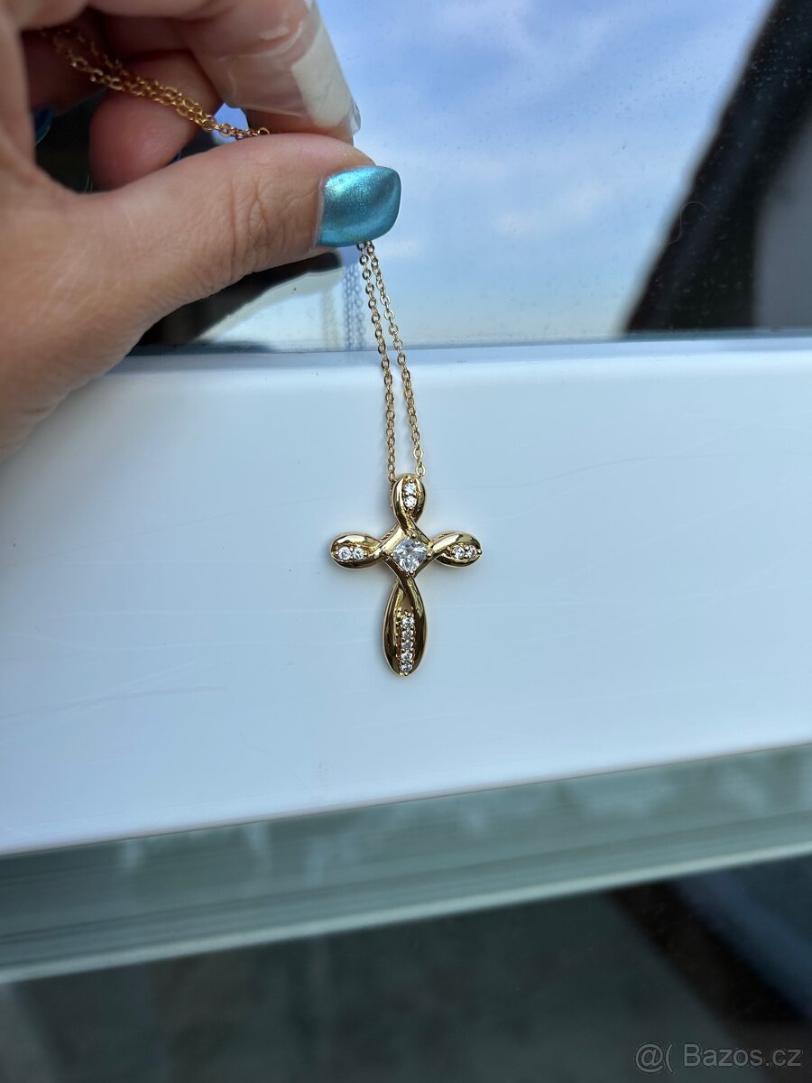 Řetízek s přívěskem kříž