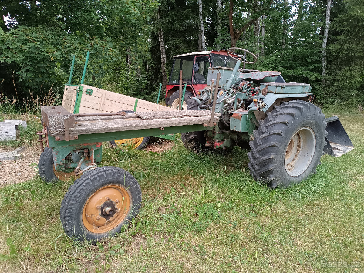 RS09 GT 124 traktor