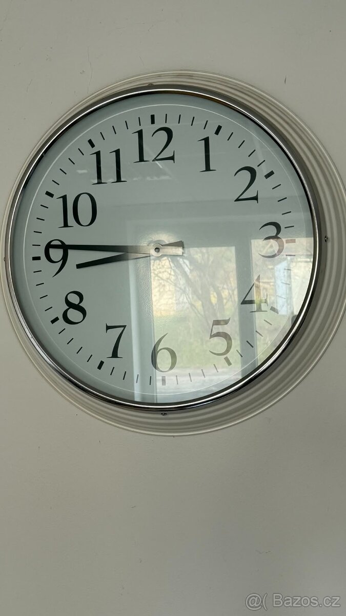 Velké hodiny Ikea