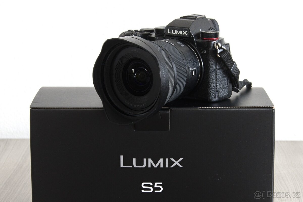 Panasonic Lumix S5 + Panasonic 50mm a Panasonic 14-28mm