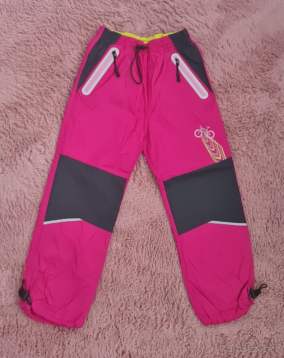 nepromokavé kalhoty/tepláky vel. 122