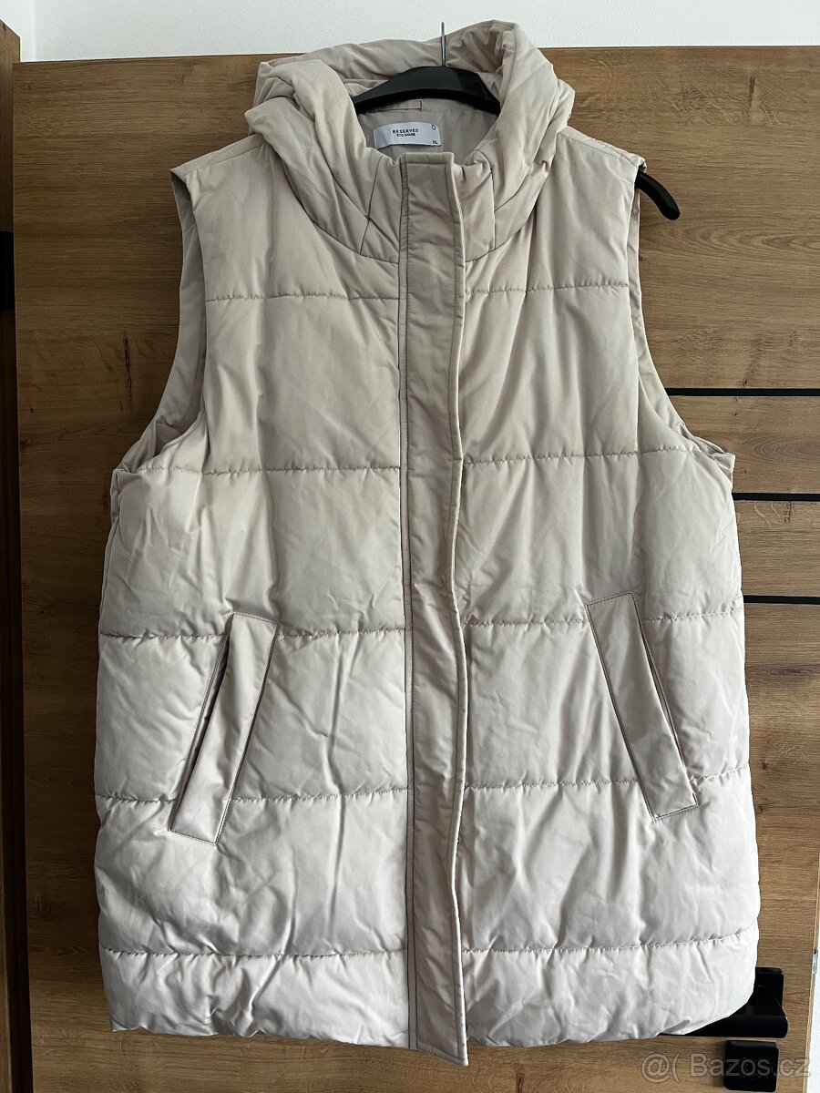 Dámská béžová vesta Reserved XL