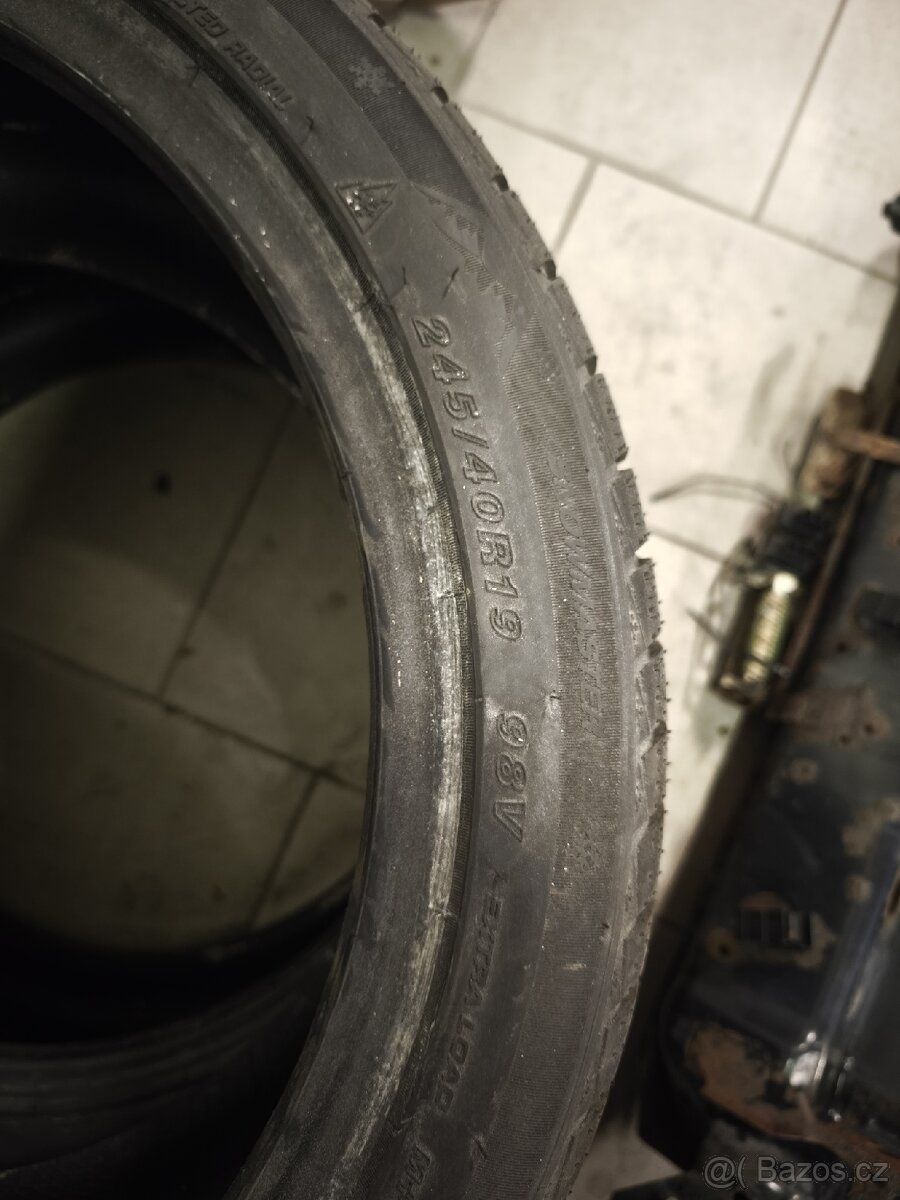 Pneu 245/45R19