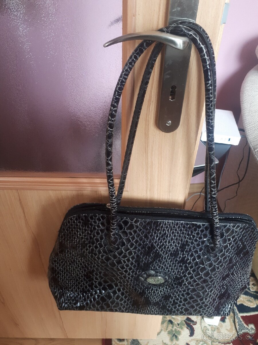 Kabela Valentino.černá