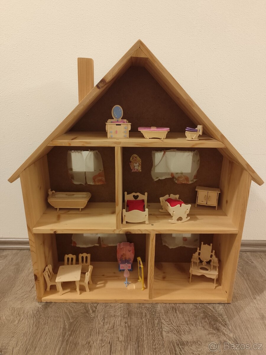 Dřevěný domeček pro panenky