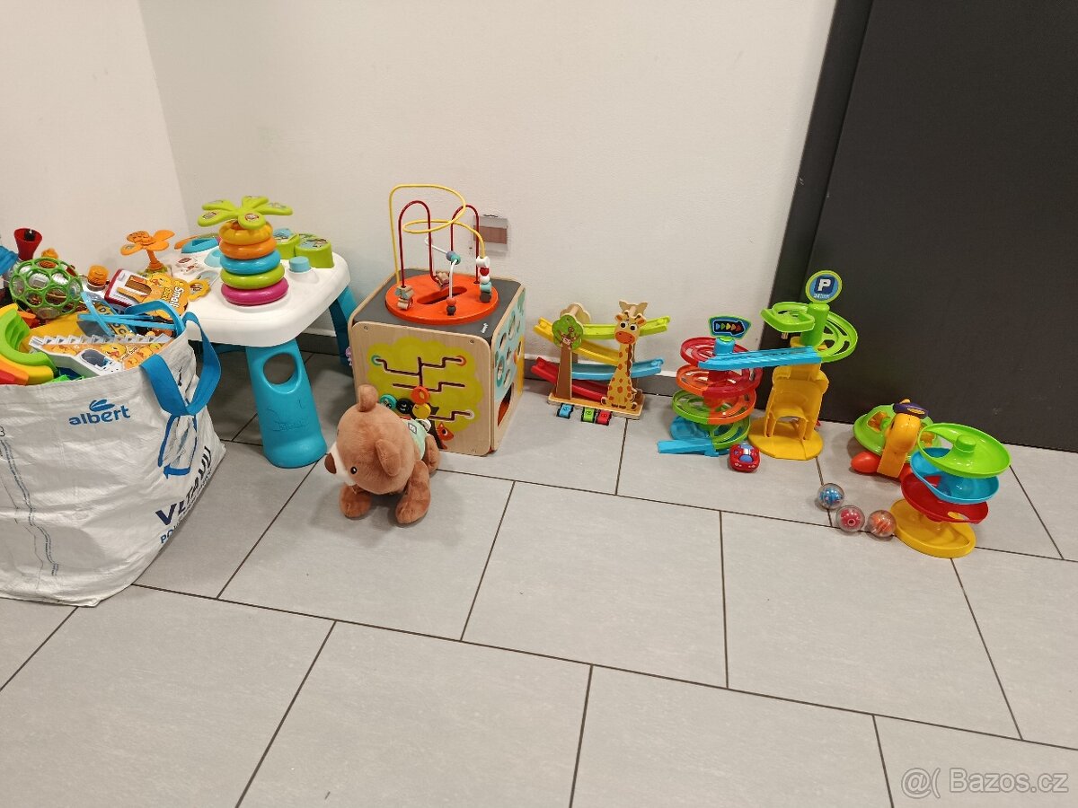 Mix dětských hraček
