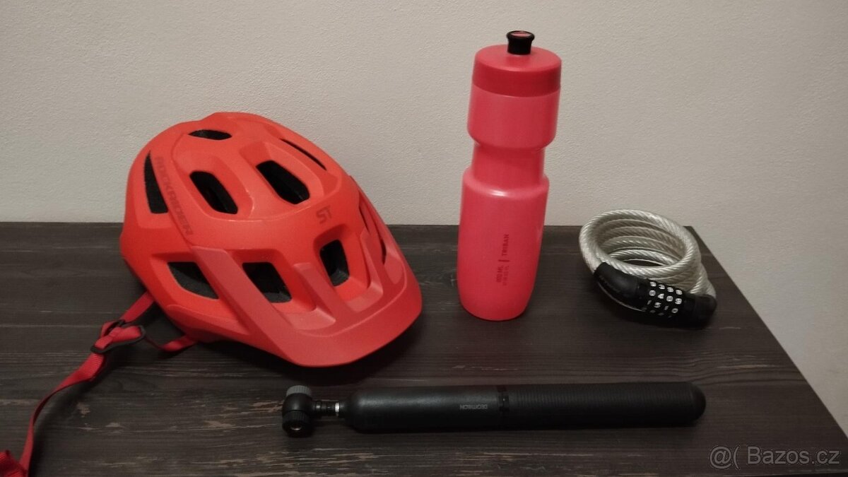 Decathlon cyklistická helma + pumpa + zámek + flaška