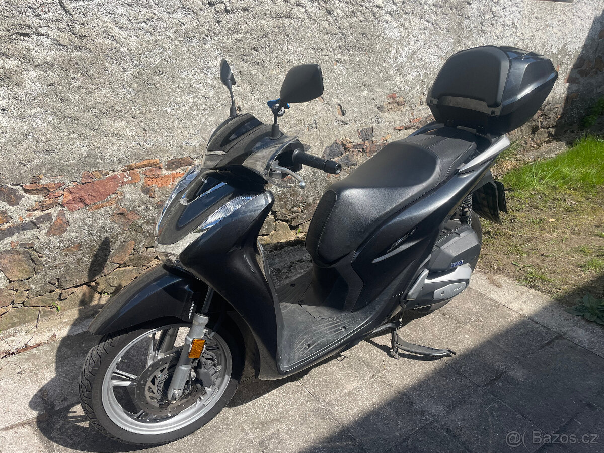 Honda SH125, rok 2021, původ ČR, 2. majitel