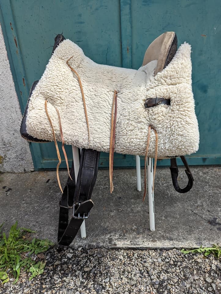 Pordám španělské pony sedlo