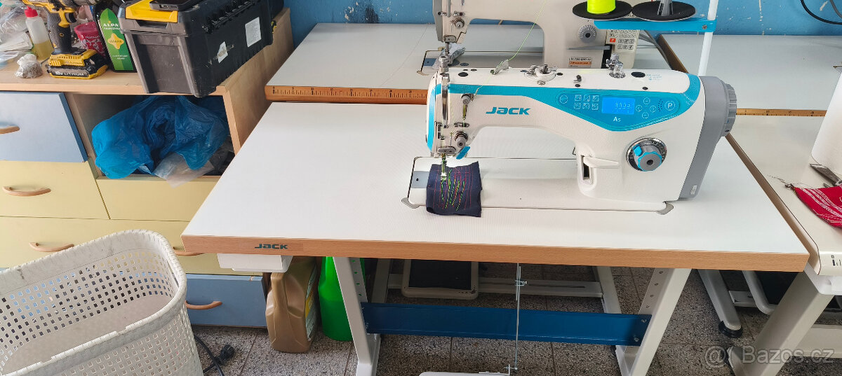 Průmyslový automatický stroj Jack A5