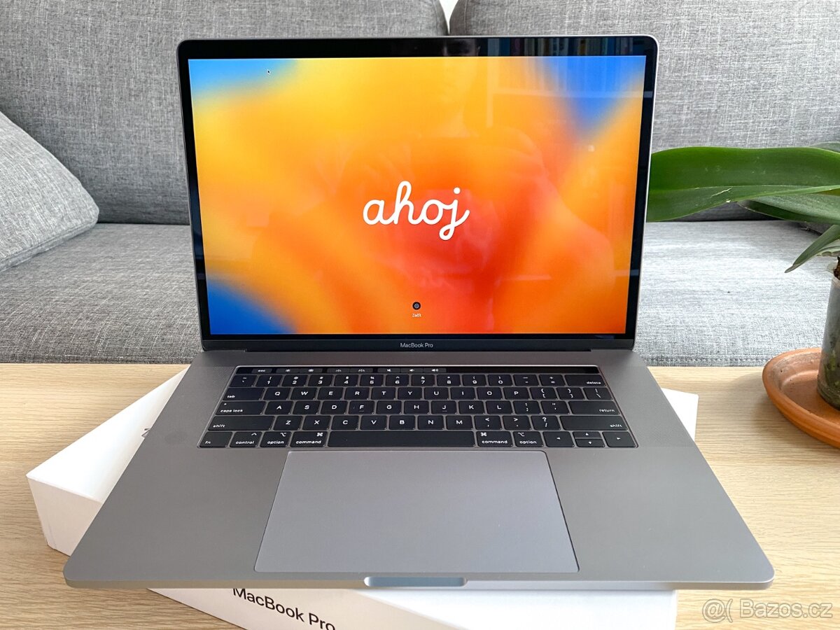 Apple MacBook Pro 15" (2018) - i7 2,20GHz, 16GB, 256GB, BOX
