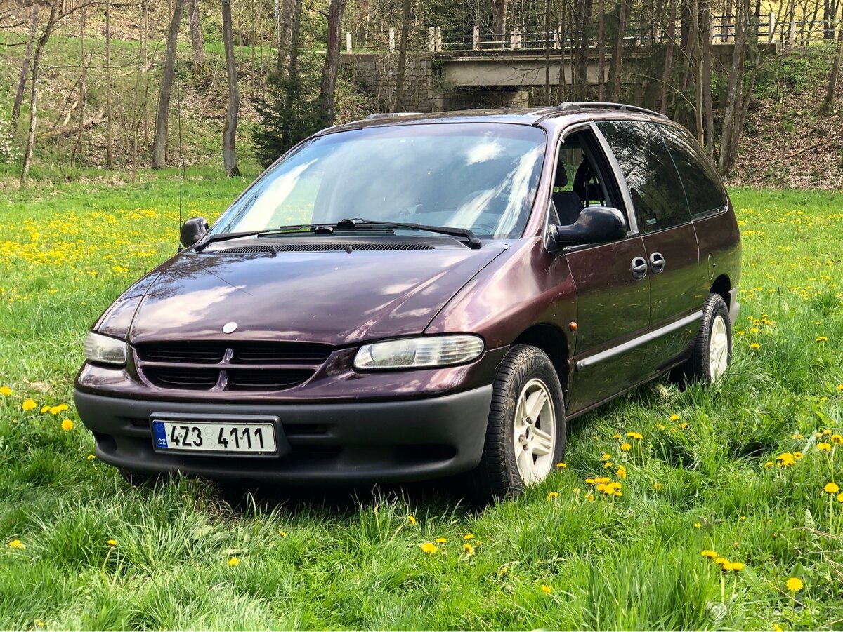 Sháním Chrysler Grand Voyager 1996-2001