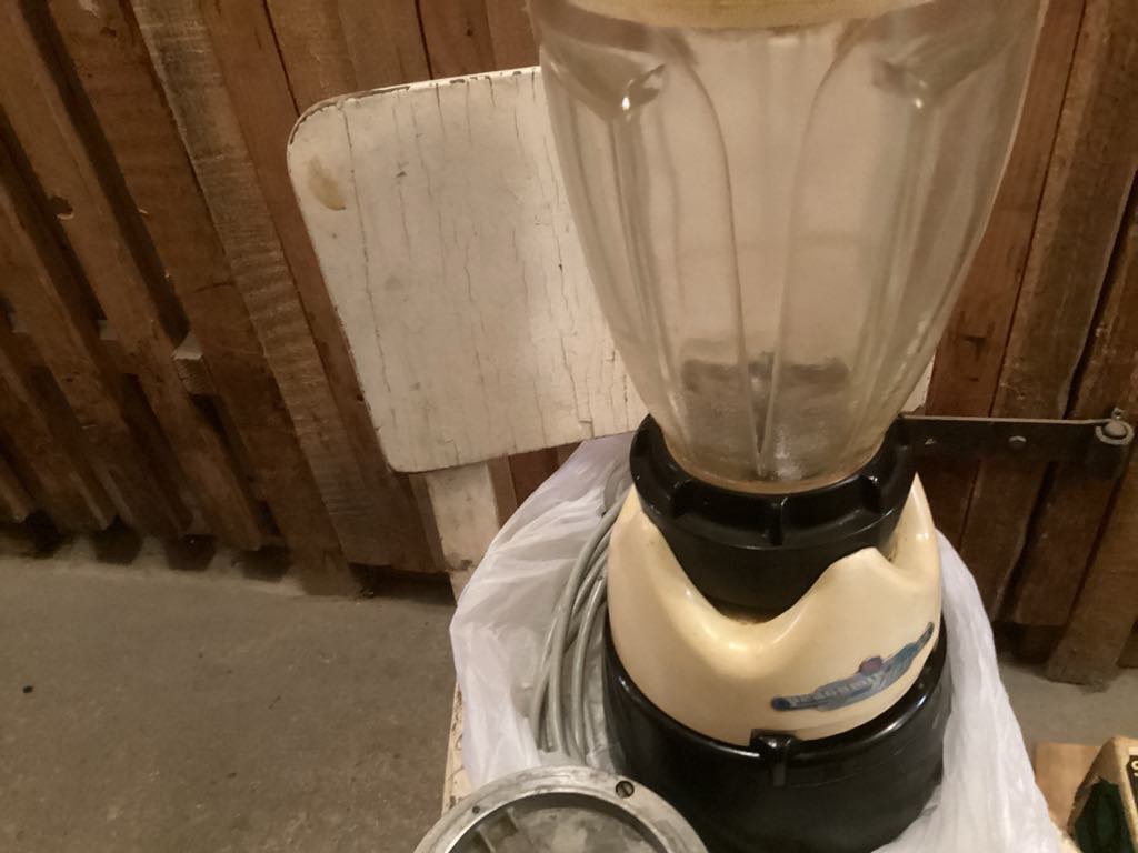 Stary mixer robot ETA Pragomix retro funkcni  s krajecem