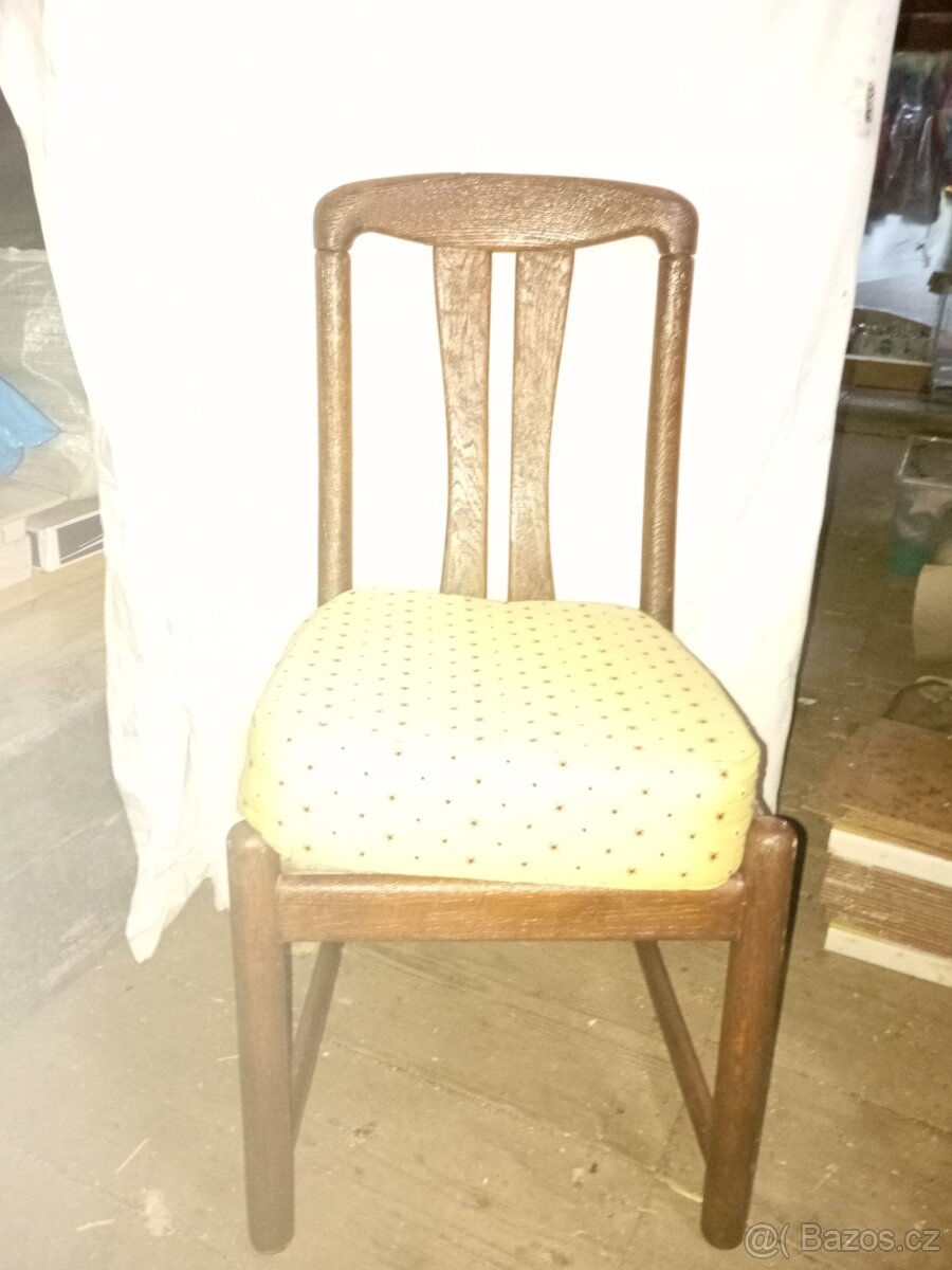 Masivní židle