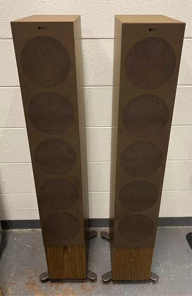KEF R11