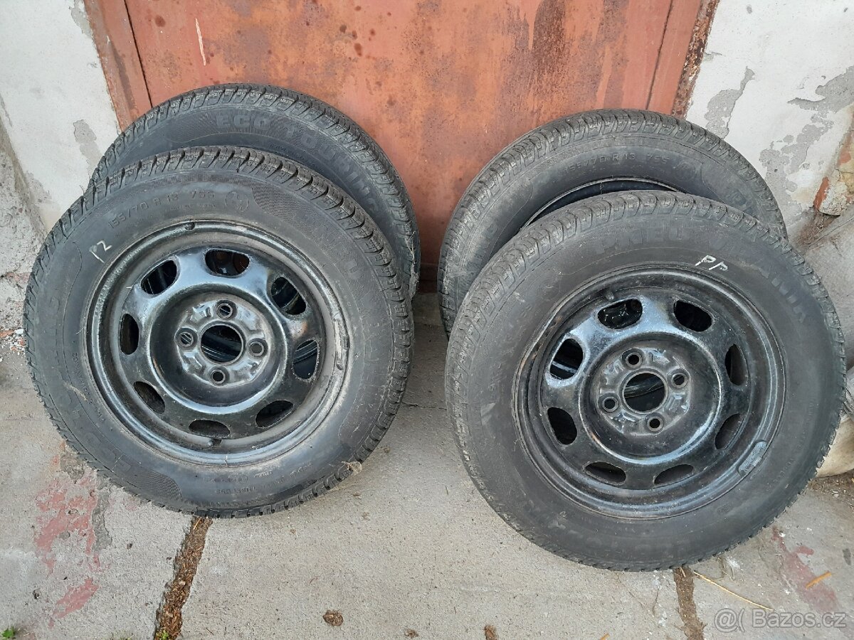 Prodám letní pneumatiky včetně disků 155/70 r13