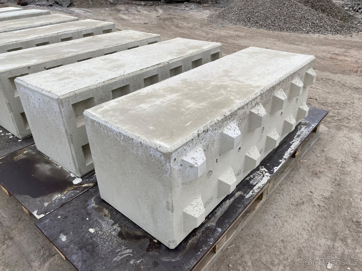 Betonove lego kostky, operne zdi, podsada k halam atd.