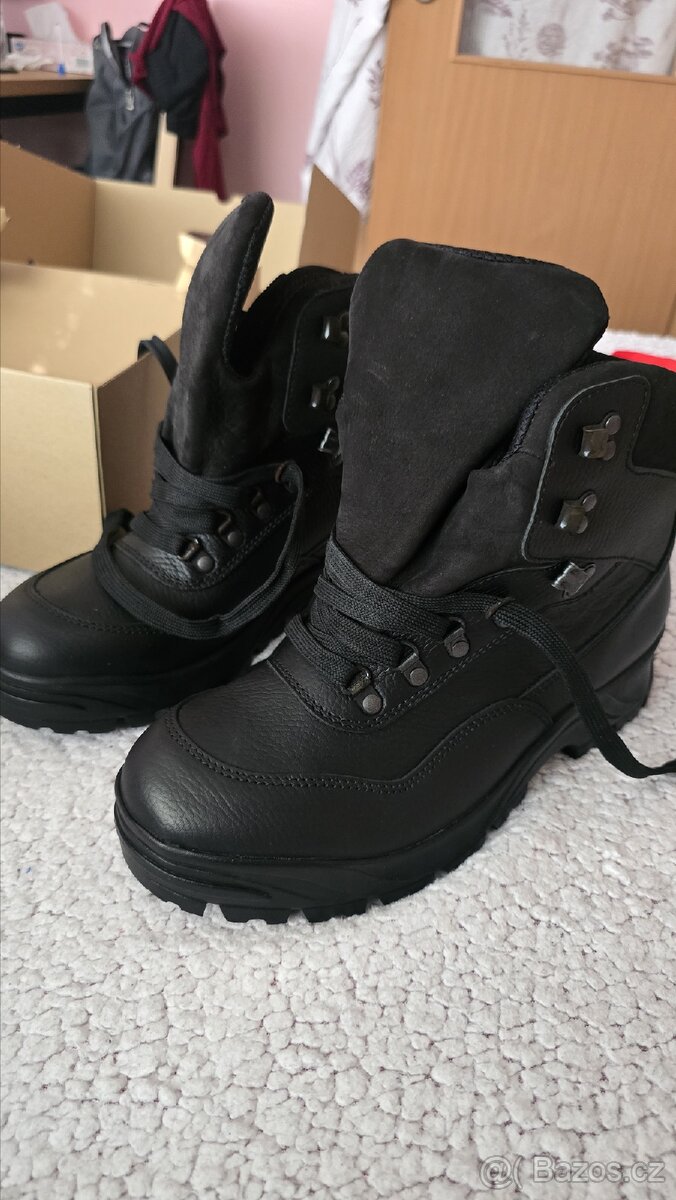 Kanady Gore-tex velikost eur 44.