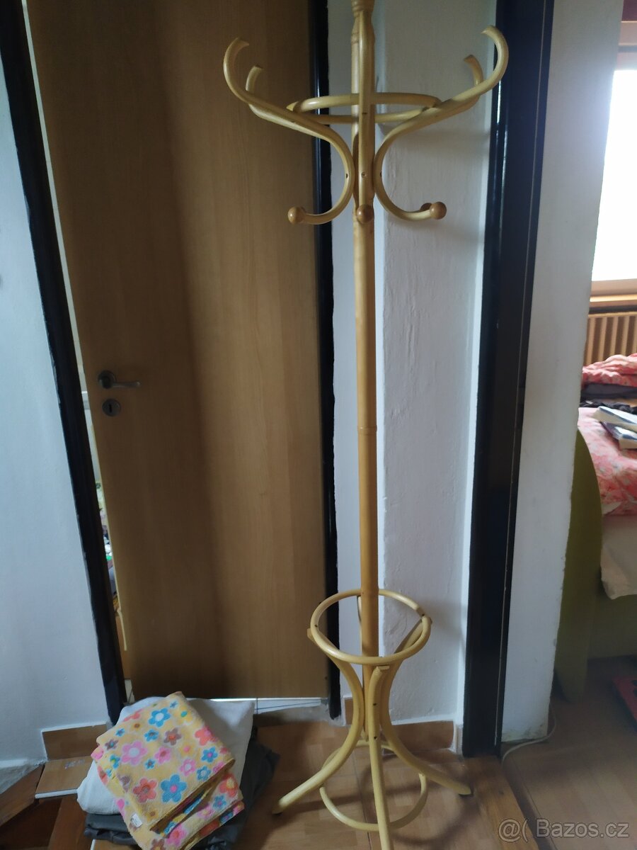Dřevěný věšák