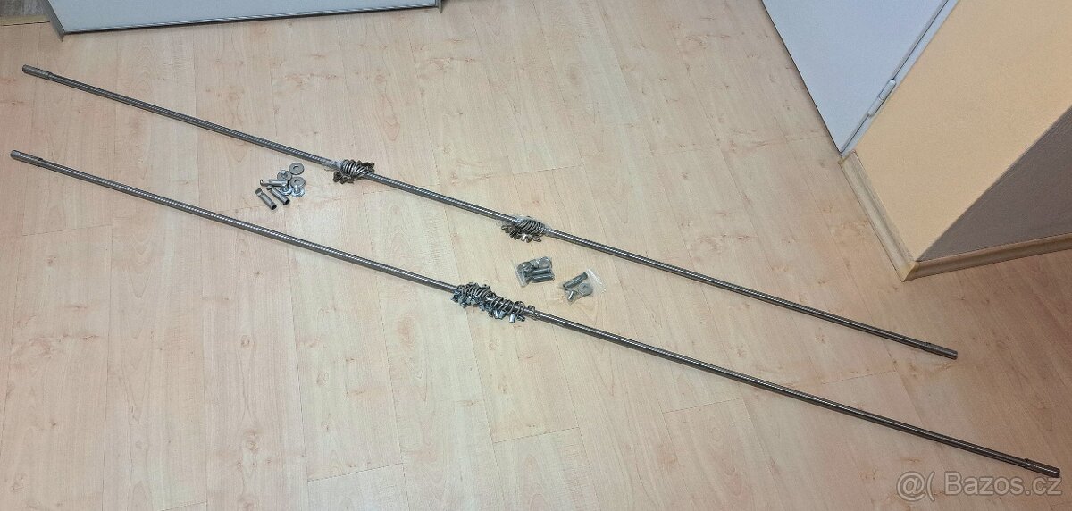 2 kovové garnýže na záclony 240 - 250 cm