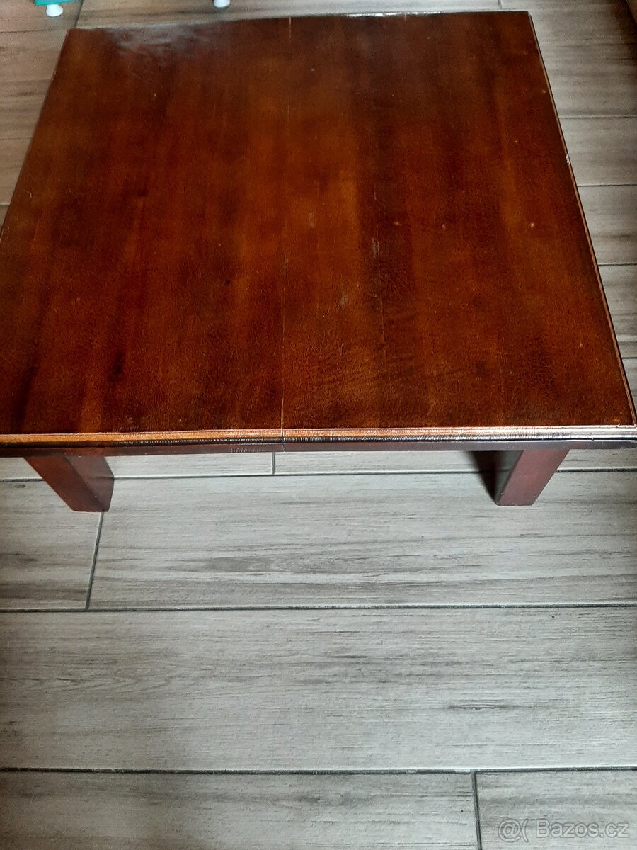 Dubový konferenční stůl