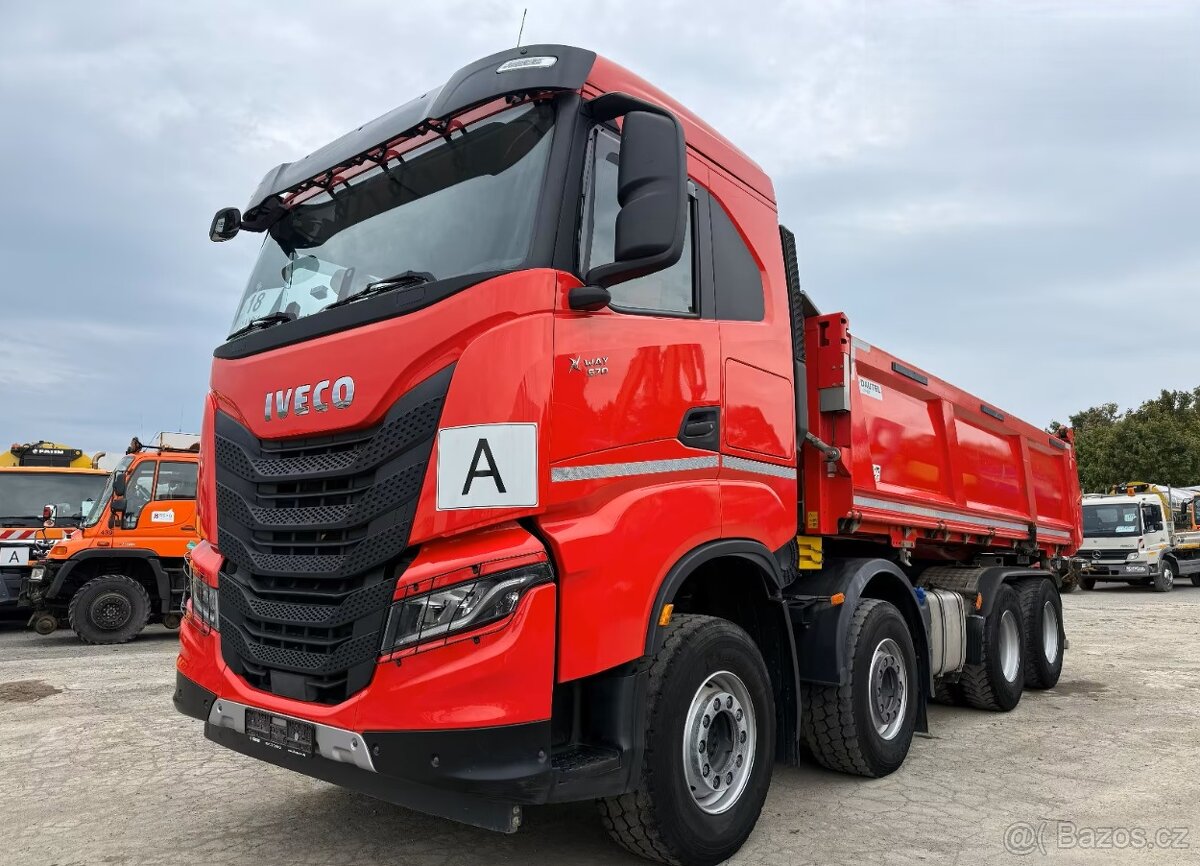 Iveco X WAY 570 8x4 třístranný sklápěč Bordmatic