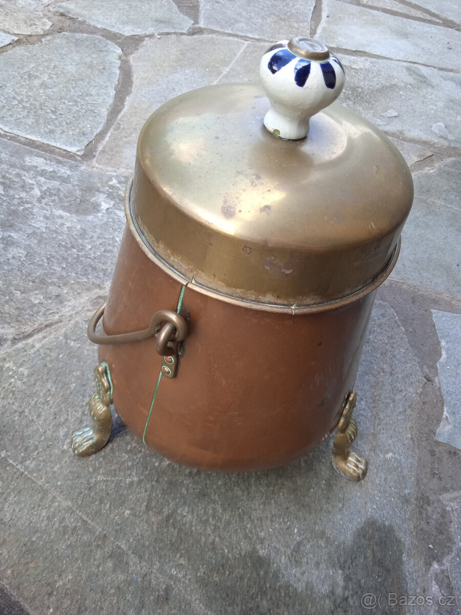 měděná nádoba