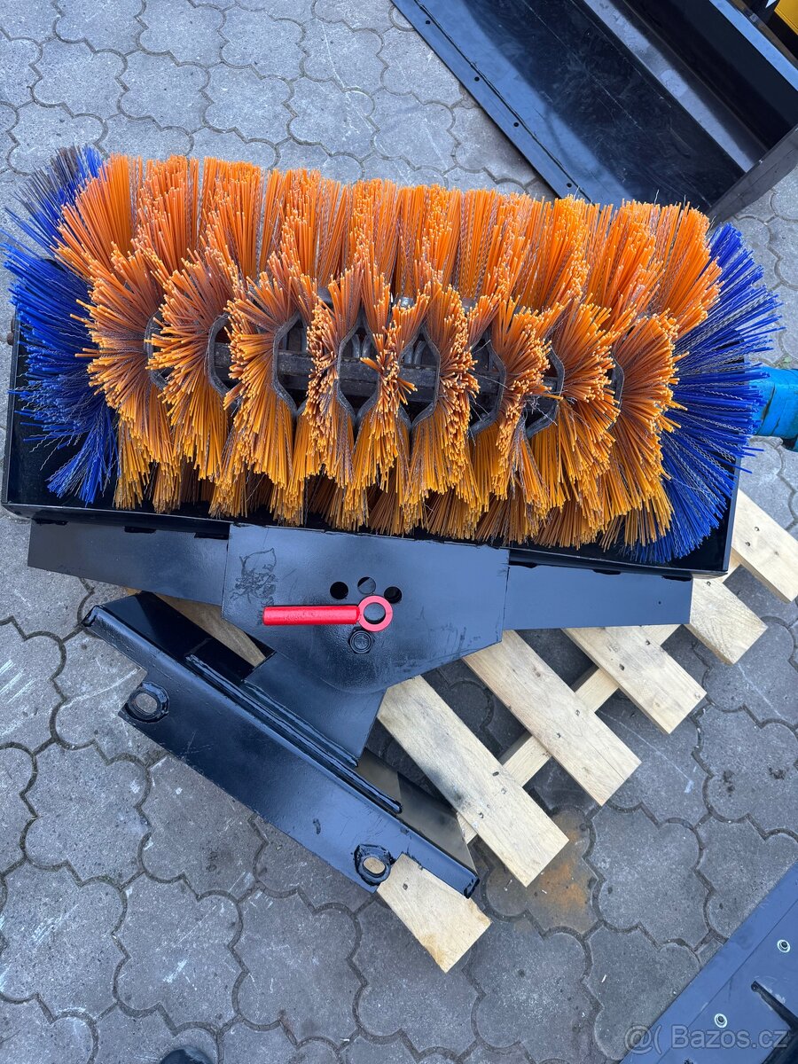 Nový Hydraulický smeták pro mininakladač