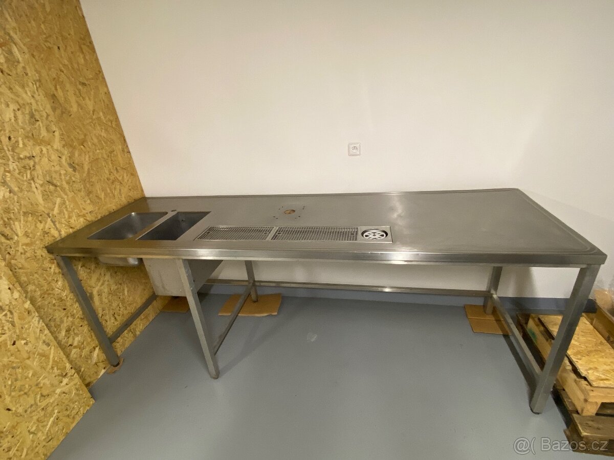 Výčepní pult, nerezový stůl