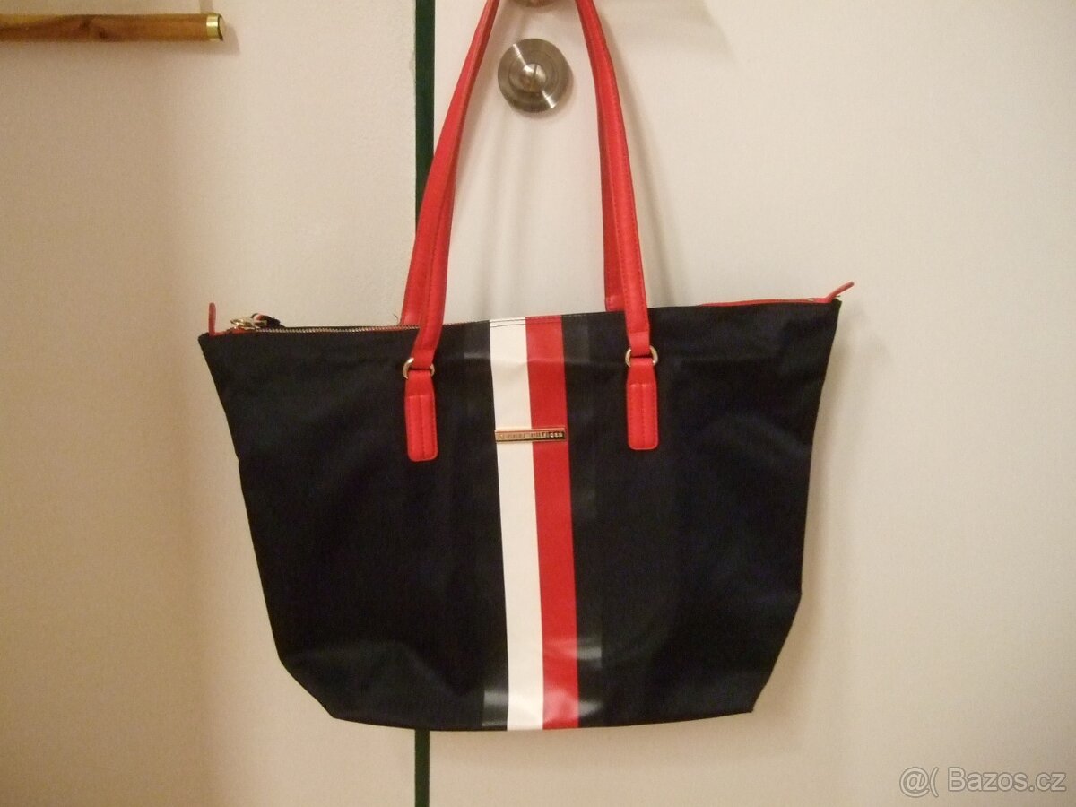 Kabelka Tommy Hilfiger.