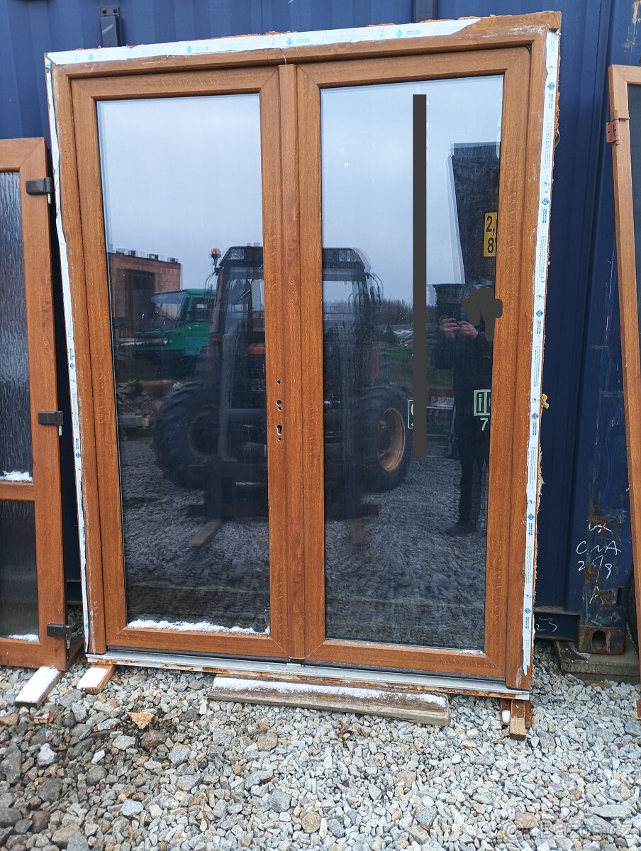 Dvoukřídlé dveře trojsklo Veka