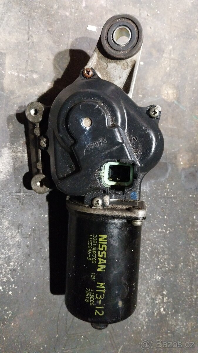 Motorek stěračů micra K12