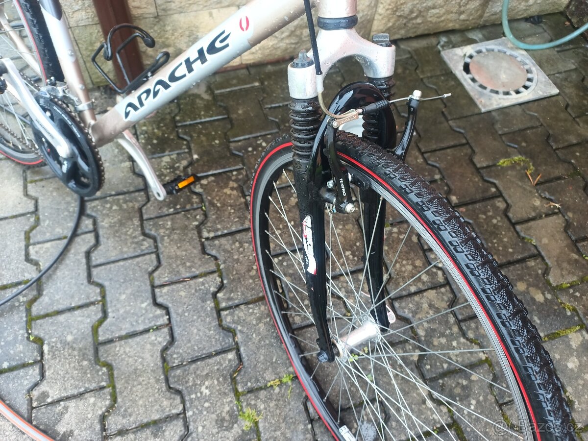 Trekingové kolo apache