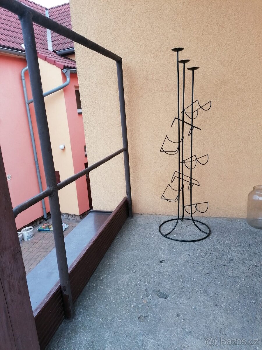 Stojan na lahve - svícen