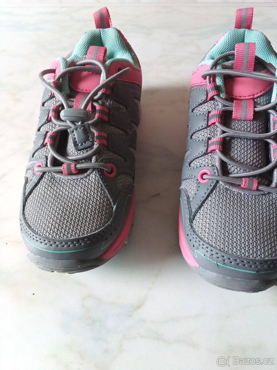 Sportovní boty a sandálky