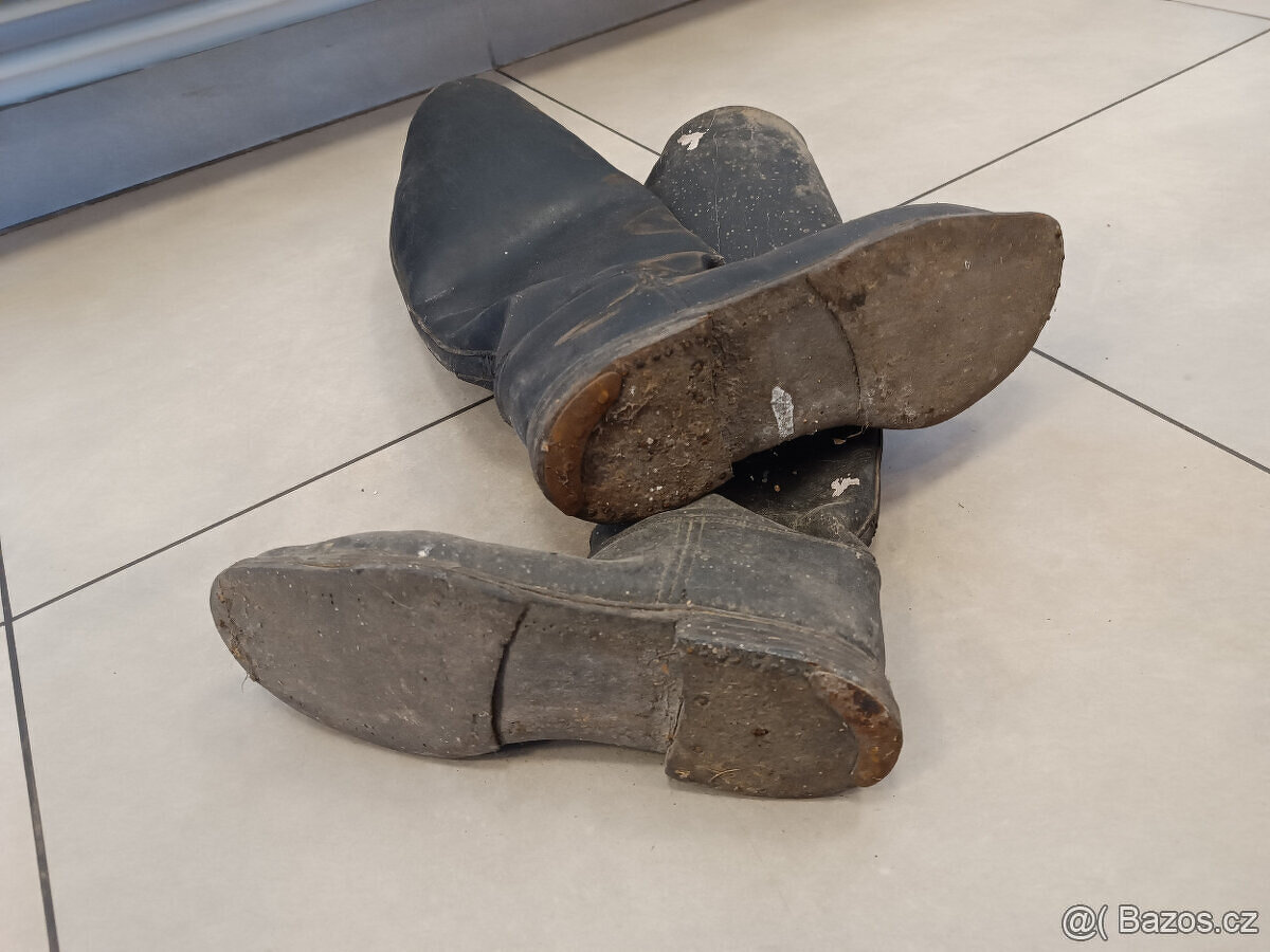 Staré vojenské boty