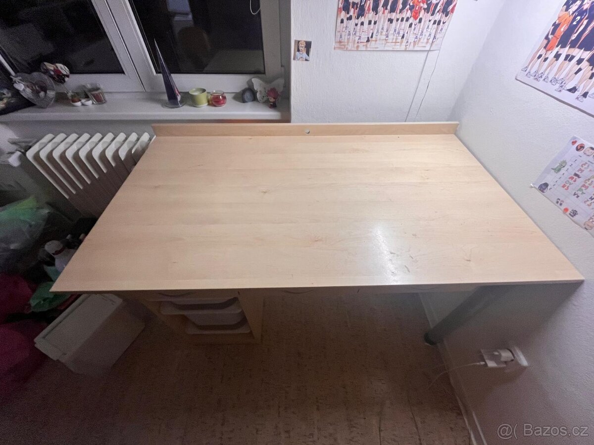 Dětský psací stůl
