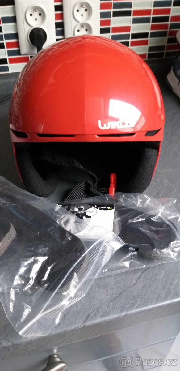 Lyžařská helma červená Nová