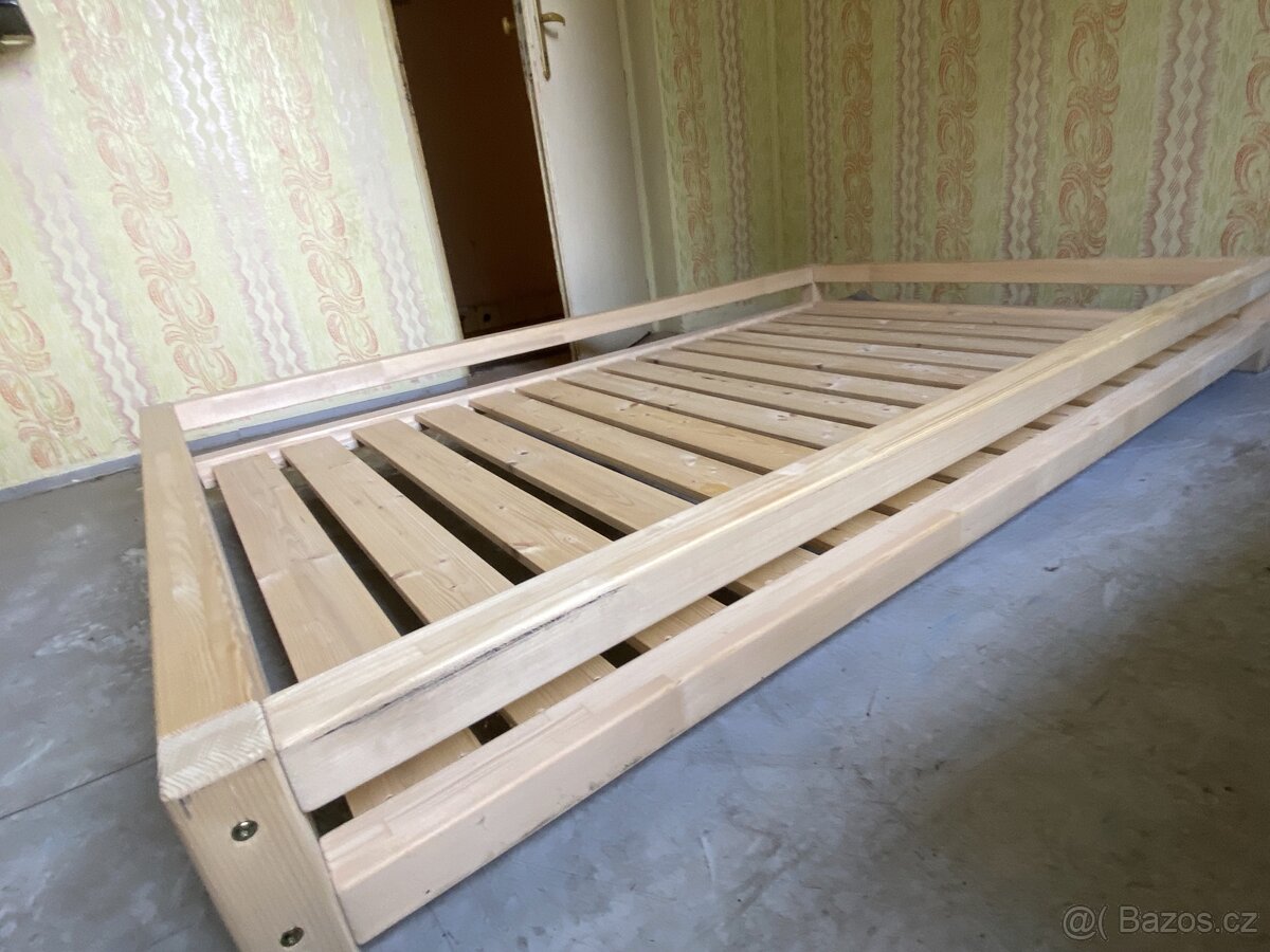 Drevena postel Benlemi