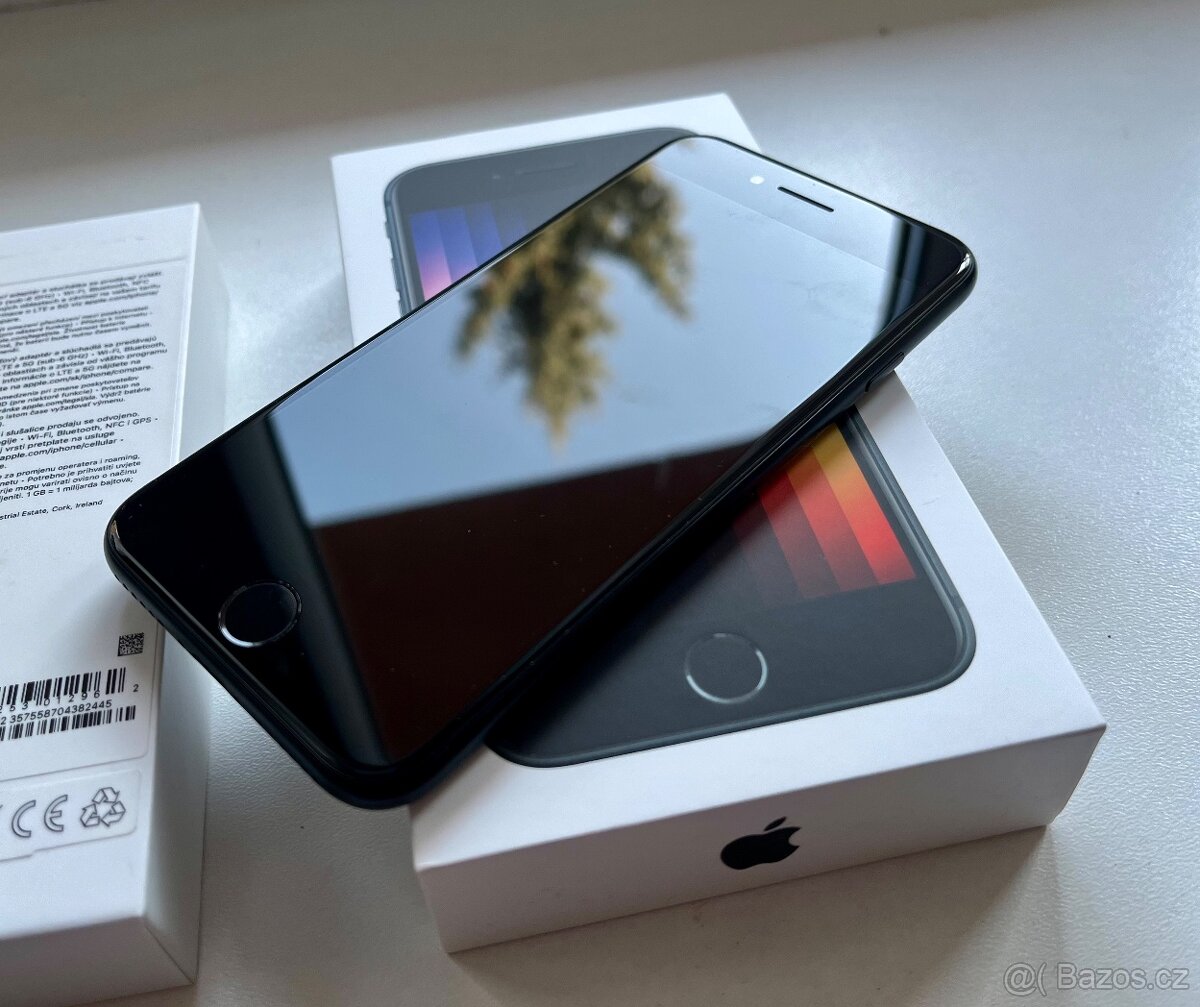 iPhone SE 2022 64GB modrá
