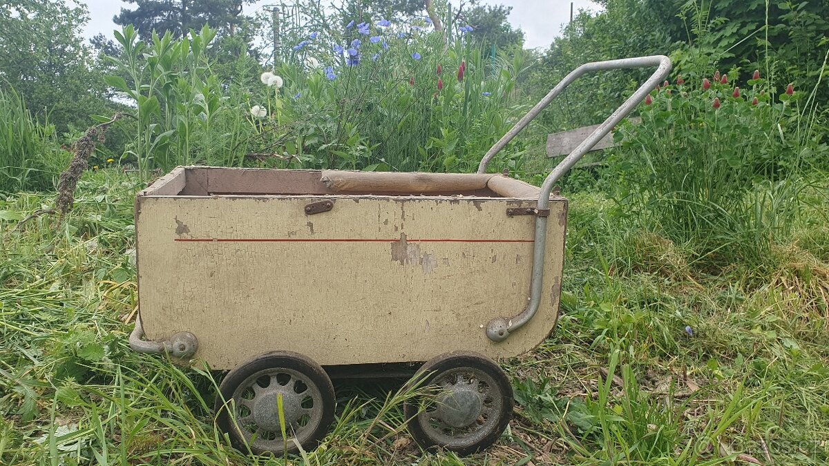 Retro kočárek, dřevěný