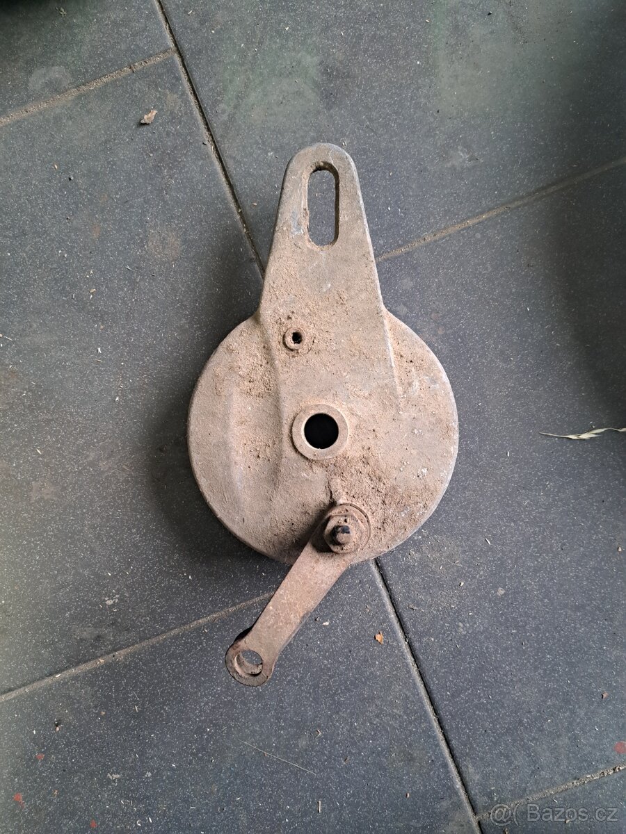 Čz 125 nebo 150 C brzdovy stit