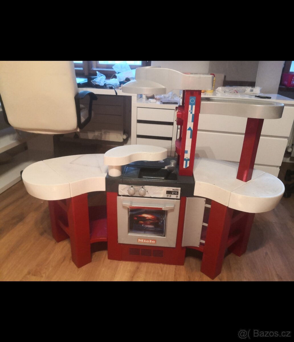 Dětská kuchyňka Miele s příslušenstvím