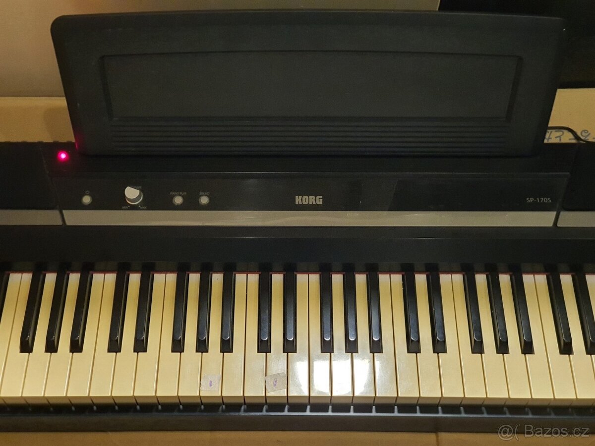 digitální piáno KORG + pedál +adaptér