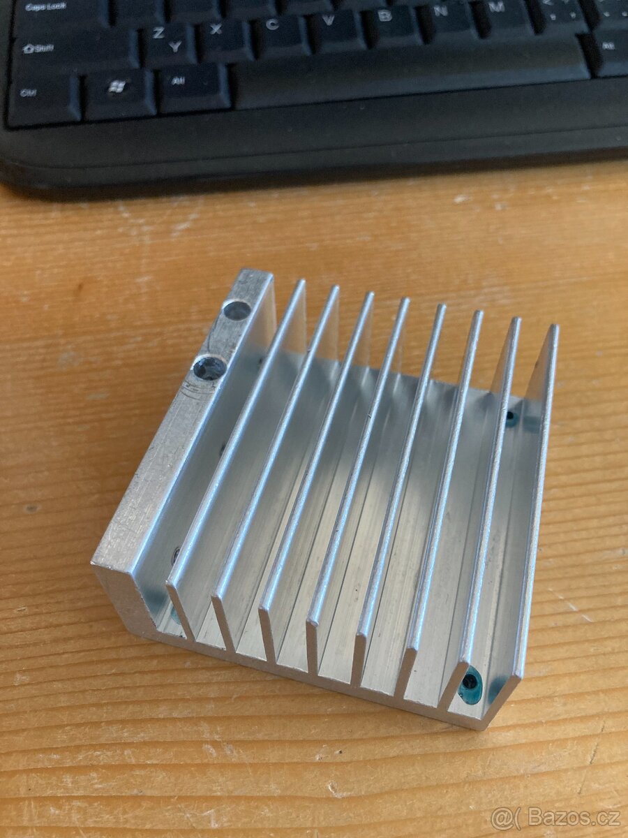 Chladič hliníkový 76x71x32 mm