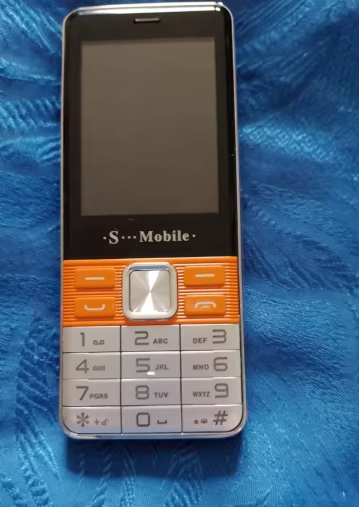 Mobilní telefon S...MOBILE na 4 sim karty