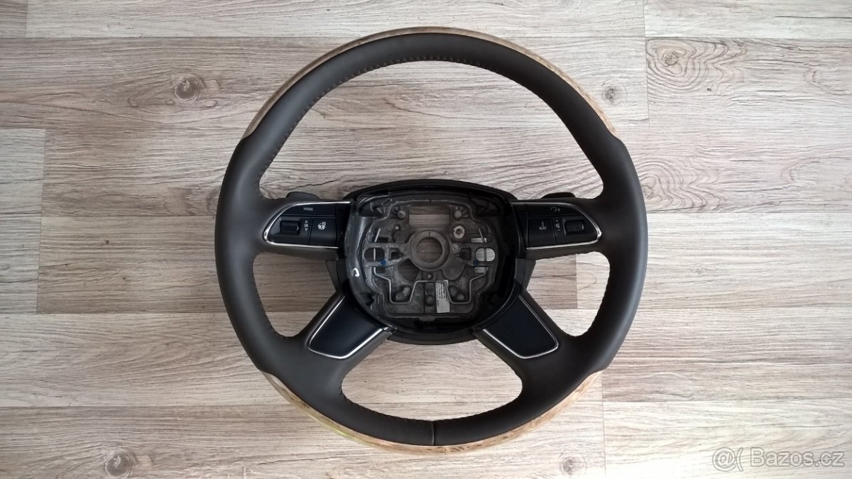 Volant Audi 4 ramínko dekor dřeva.