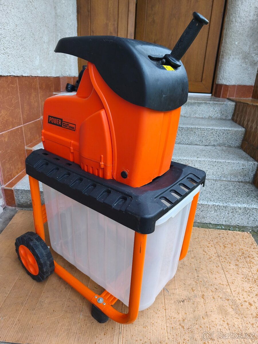 Prodám elektrický Zahradní drtič Powercut 2500.